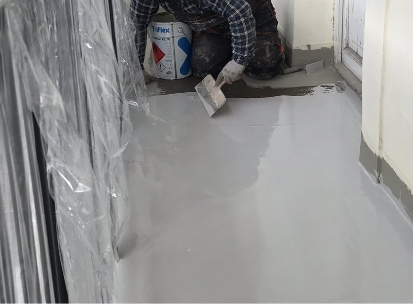 Balkony i tarasy po zimie – dlaczego drobne nieszczelności prowadzą do poważnych problemów konstrukcyjnych